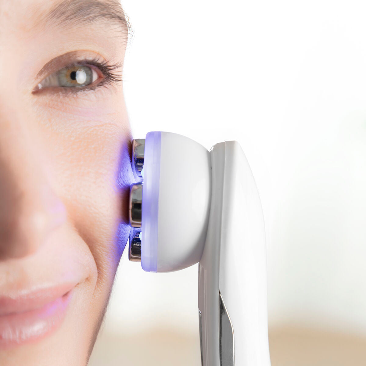 Facial Massager with Radiofrequency, Phototherapy and Electrostimulation InnovaGoods
